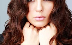 迈开腿尝尝你的草莓汁的图片